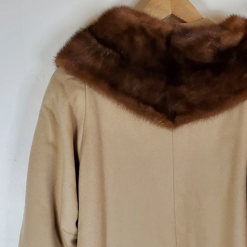 Vintage 60s Midcentury Classic Cream Feminine Button Coat with Brown Fur Collar - Picture 10 of 16
